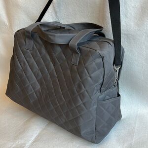 NWOT DSW Quilted Gray Duffle Bag with 2 Handles & adjustable shoulder strap
